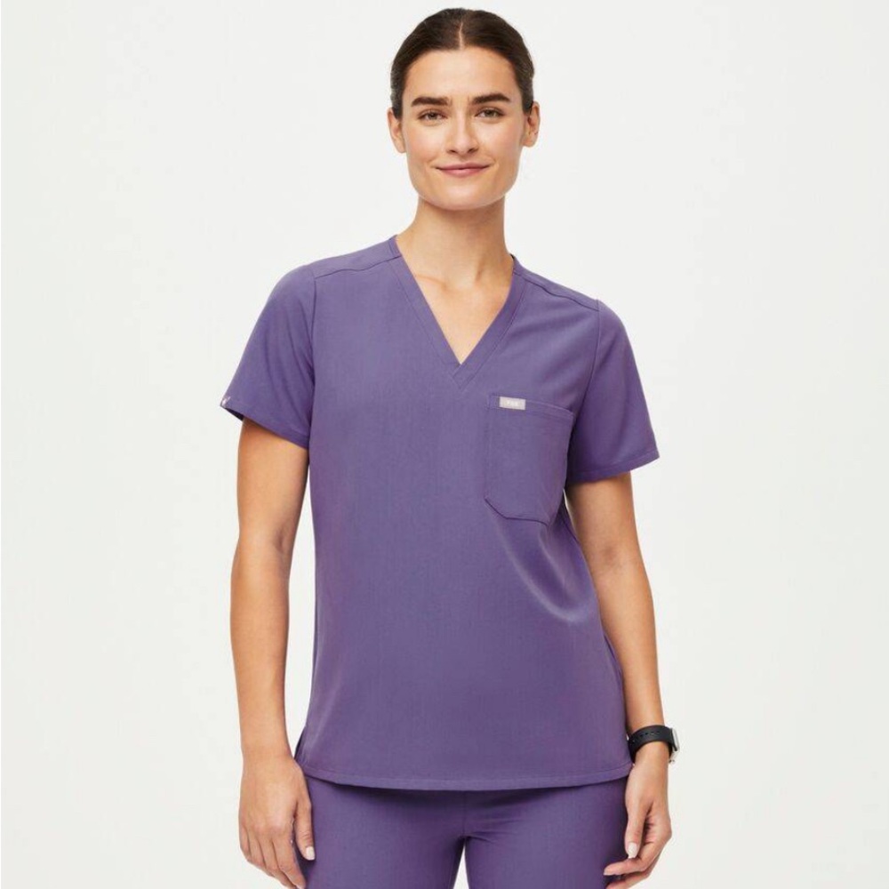 Figs Amethyst Women’s Catarina One Pocket Scrub Top - Size Small